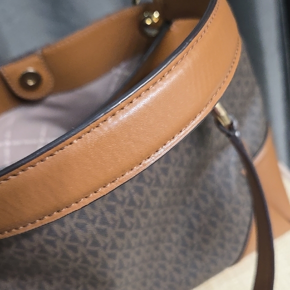 Michael Kors Brown and Tan Shoulder Bag EUC - Picture 15 of 15